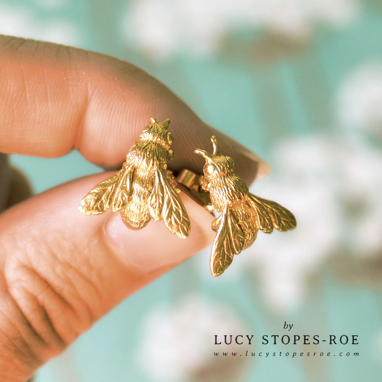 Small bee earrings deals