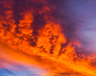 Fotografía digital del cielo del amanecer ardiente