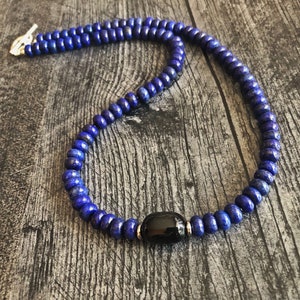 Collar de lapislázuli para hombre, ónix negro y piedra azul, regalo único para novio o esposo, joyería de piedras preciosas hecha a mano.
