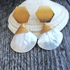 Stora pärlemorörhängen, guldörhängen med hög glans och snäckskal, födelsesten i juni, handgjorda boho-smycken, present till fru