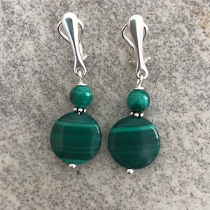 Natürliche Malachit Ohrringe Sterling Silber, Grün Ohrclips für unpiercierte Ohren, baumeln Clips, handgemachter Schmuck, Geschenk für Frau