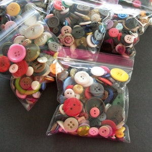 Bulk Button Assortment, Vintage Old and New Buttons, 4oz, Mixed Button Bag Lot, Plastic Buttons, Metal Buttons, for DIY Crafts, Sewing, Art image 3