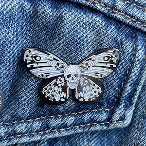 Death&#39;s Head Hawkmoth - Glow in the dark - Enamel Pin