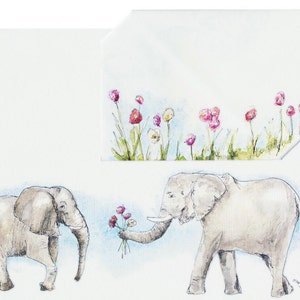 Pode incluir: Ilustração em aquarela de dois elefantes, um oferecendo um buquê de flores ao outro. Fundo azul claro e branco. Um desenho floral com flores rosa e brancas no topo. A imagem é assinada "nappeteam.com".