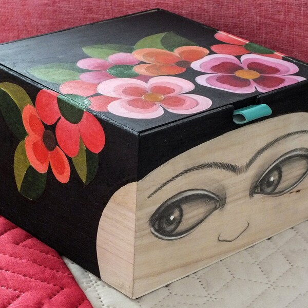 Frida Kahlo handmade box. Hand-painted wooden jewelry box with the face of Frida Kahlo. Frida gift box.