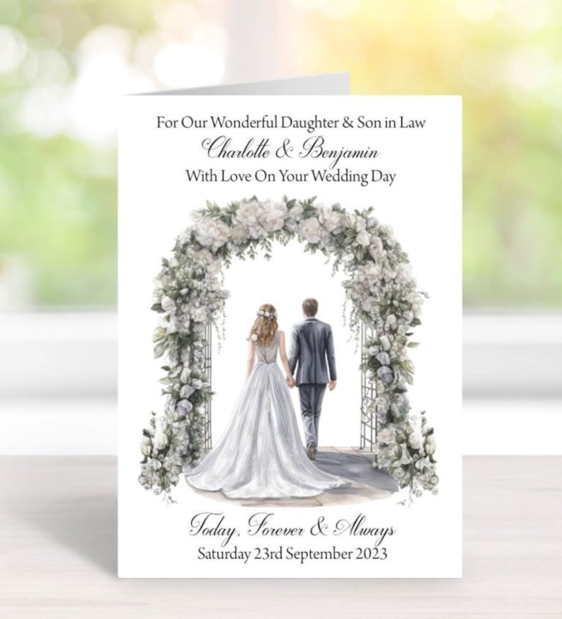 Puede incluir: Una tarjeta de boda con una ilustraci&oacute;n de acuarela de una pareja caminando bajo un arco floral. La tarjeta dice "For Our Wonderful Daughter & Son in Law Charlotte & Benjamin With Love On Your Wedding Day Today. Forever & Always Saturday 23rd September 2023"