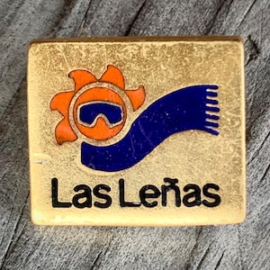 1980&#39;s LAS LENAS Ski Pin, ARGENTINA, Vintage Skiing Souvenir, South America Travel Badge