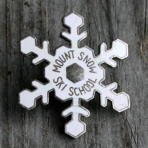 1980&#39;s MT SNOW Ski School Vintage Pin Dover VERMONT Souvenir Travel Skiing Resort
