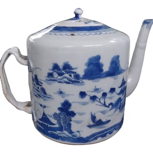 Blue and White Mid 1800&#39;s Drum Style Chinese Export Teapot