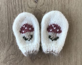 Alpaca baby mittens. Size 0-2 months.