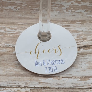 Saluti vino bicchiere tag, vino vetro bomboniera, vino bicchiere charm tag, etichetta di nozze, bomboniera, vino di nozze, doccia nuziale, pennarello di vetro (391)