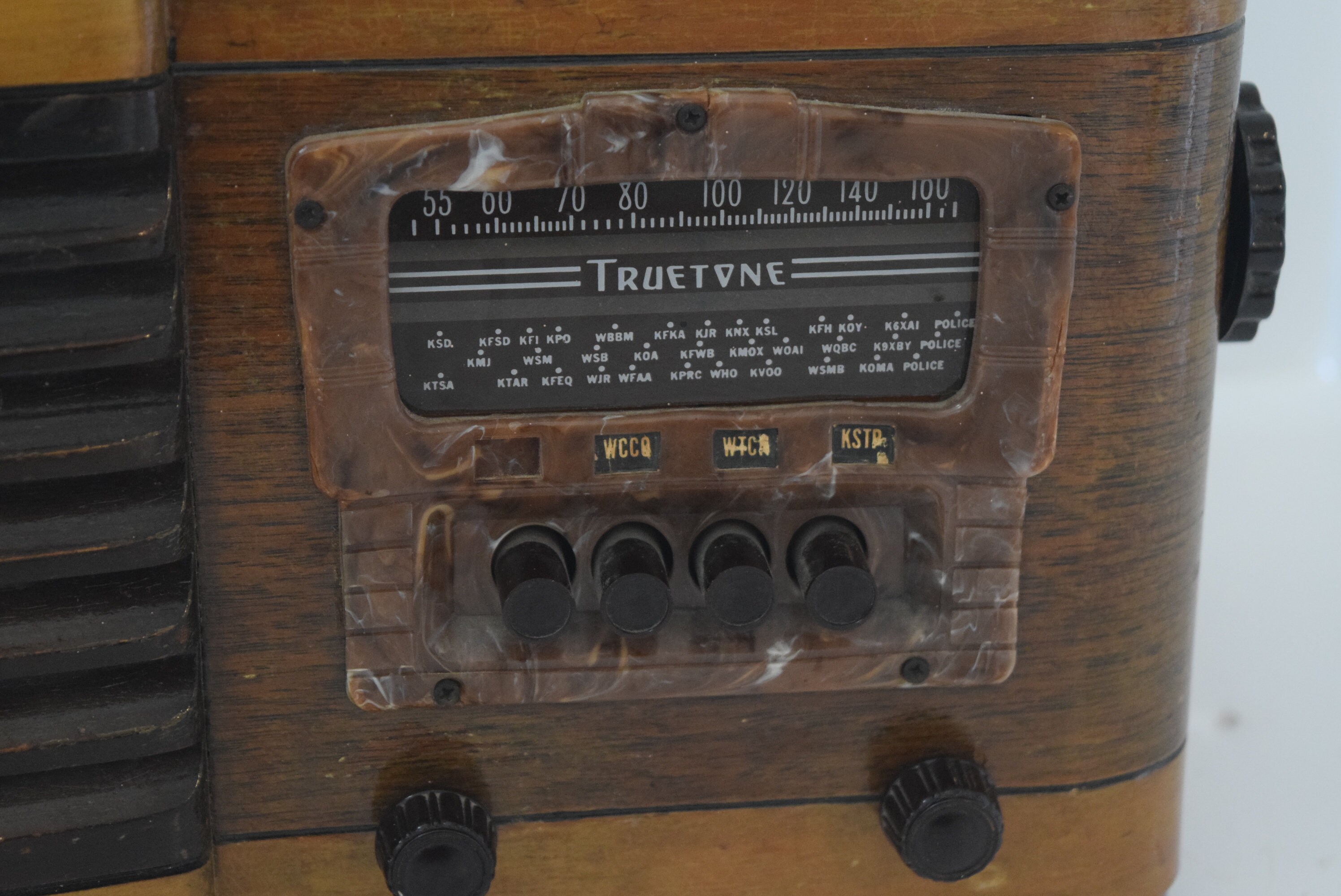 Vtg. Truetone AM Model D914 Table Radio W/catalan Accents Etsy