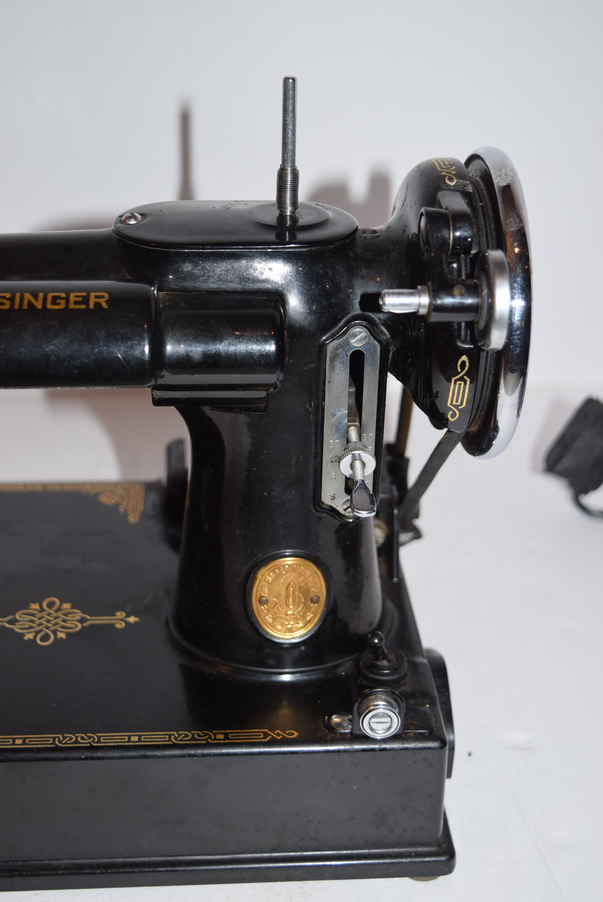 Vintage 1938 Singer Featherweight Model 221 Sewing Machine w/Case and