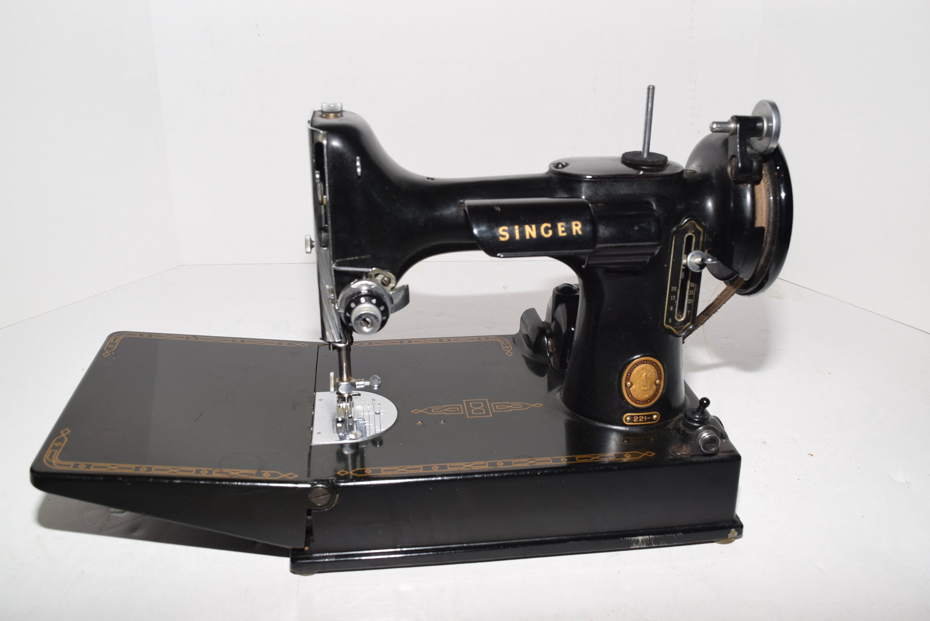 Vintage 1955 Singer Model 221 Featherweight Sewing Machine w/Case