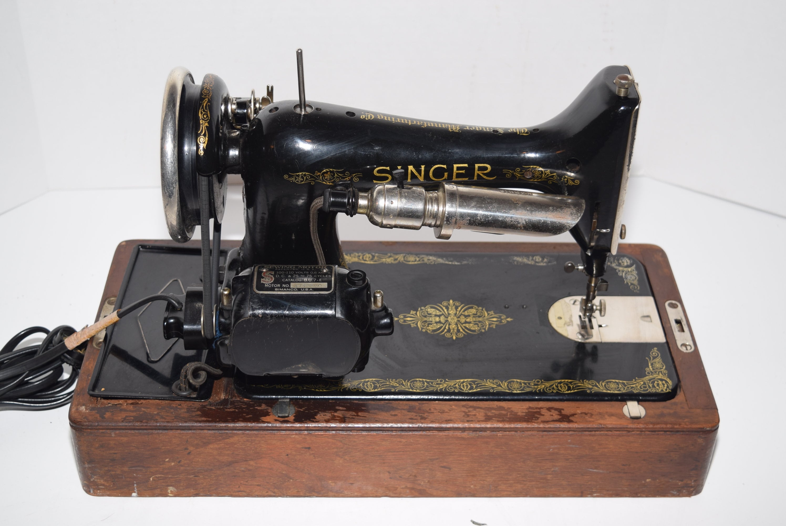 Vintage Singer Model Sewing Machine W Knee Control Accessories My XXX