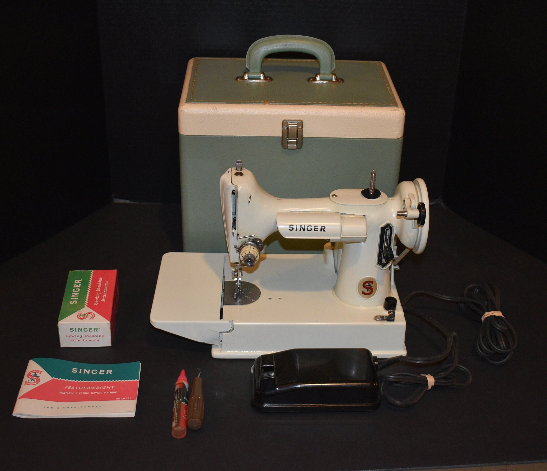 Singer Featherweight White informacionpublica.svet.gob.gt