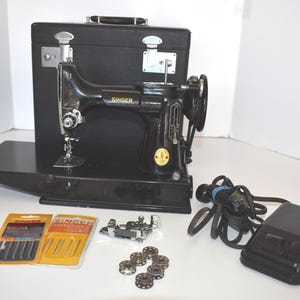 Vtg. 1947 Singer Model 221 Featherweight Sewing Machine w/Case - 100% Serviced