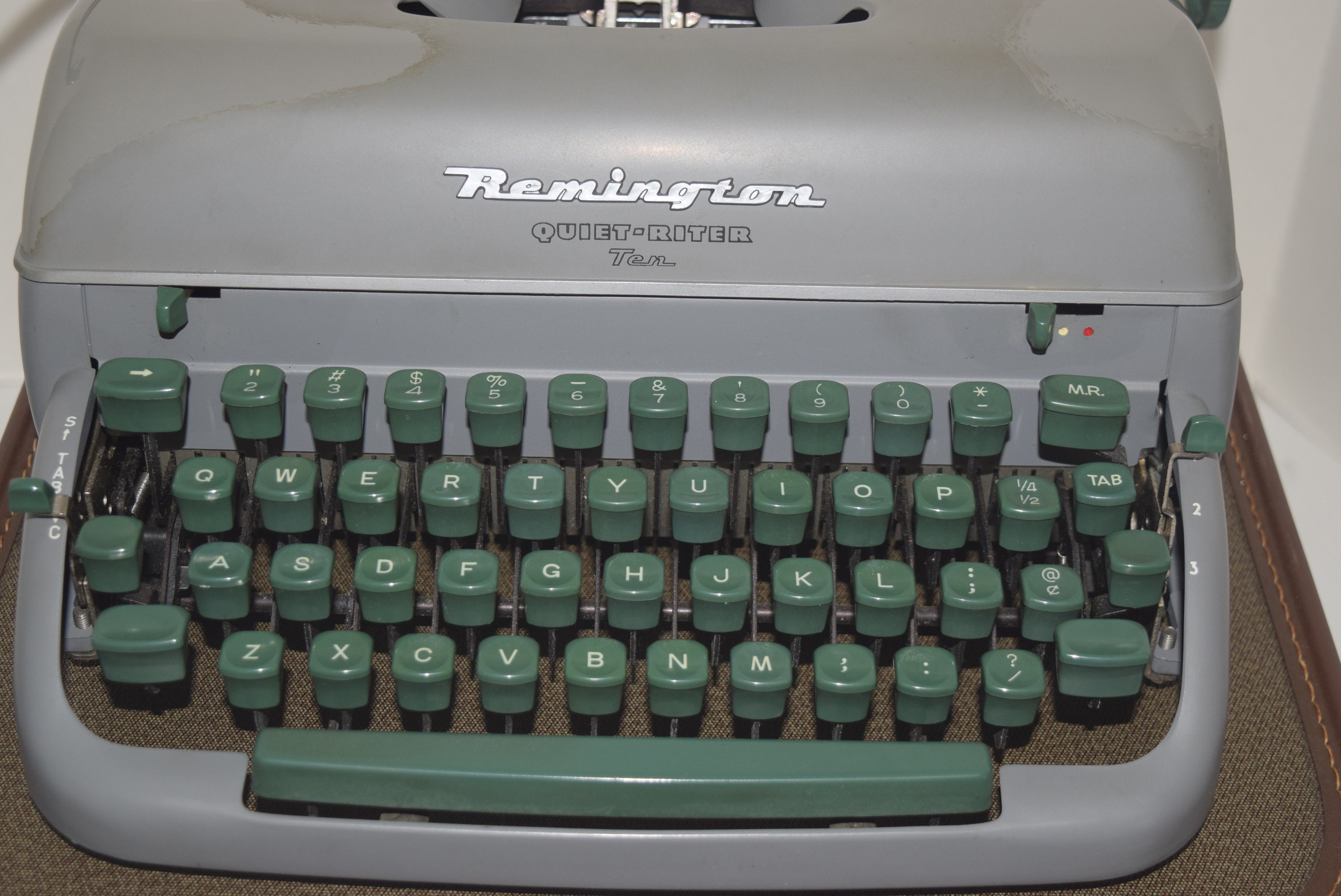 Vintage 1950's Remington Quiet-Riter Ten Portable Manual Typewriter w/Case