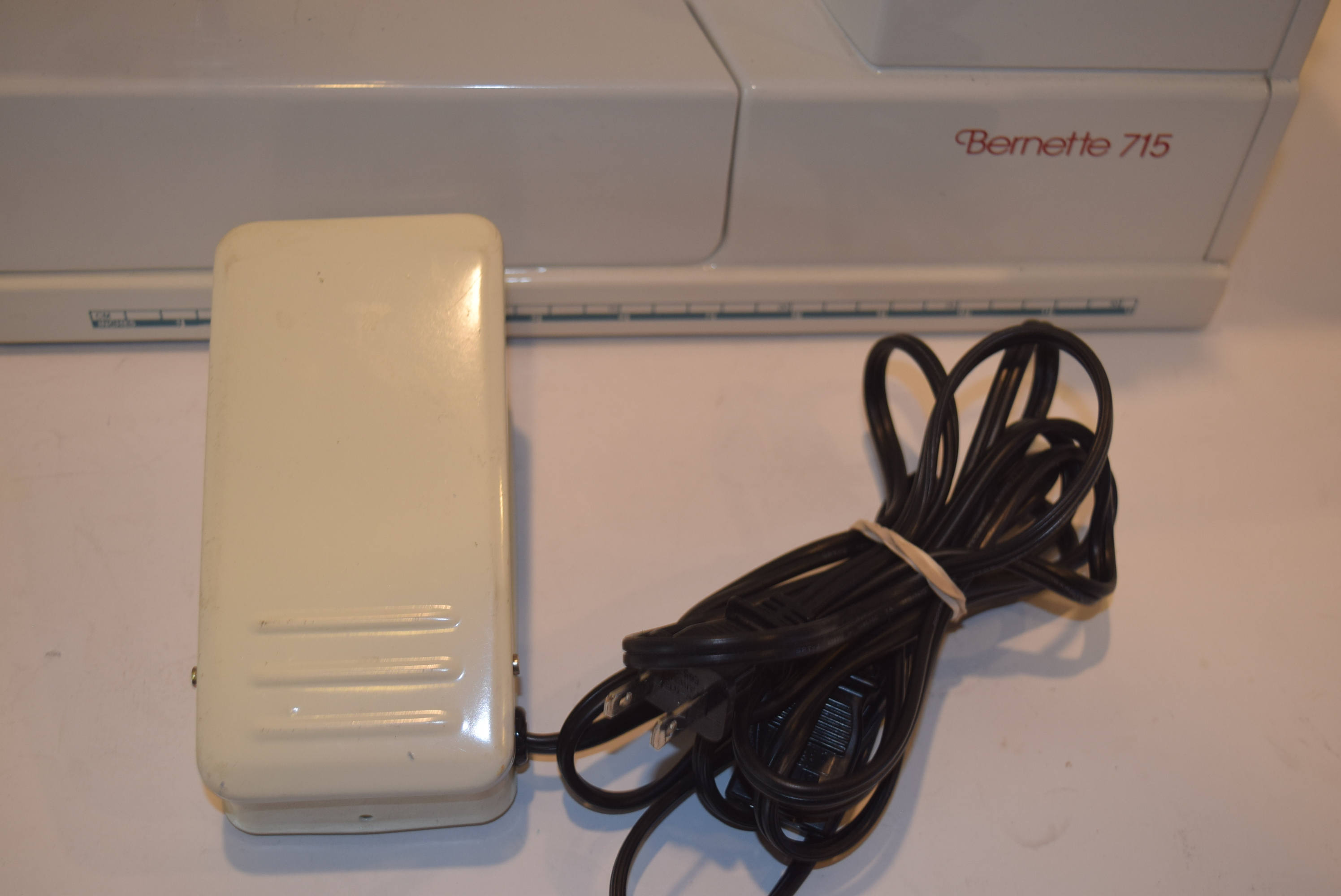By Bernina 715 Sewing Machine 200B 115V60HZ95W, 50 OFF