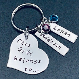 Hand gestempelt Schlüsselanhänger - &quot;Diese GiGi gehört zu&quot; Schlüsselanhänger -Jubiläum - Geschenk für sie - personalisierte Geschenk/Mütter Tag Geschenk/Weihnachtsgeschenk