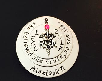 Personalisierte Pin für RN LPN oder Caduceus /bsn /Nurses / Krankenschwester Student / Pflege Pinning Zeremonie / RN Pin / Lpn Pin / Pflege Absolvent #2b