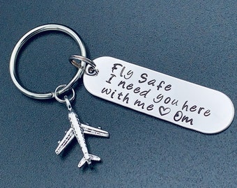 Fly Safe estampado a mano Te necesito aquí conmigo Llavero / Regalo para él-Regalo para ella / Regalo personalizado / Regalo del día de San Valentín / regalo de Navidad