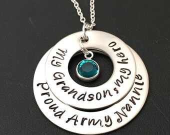 Proud Army Mom / Nannie "Mijn kleinzonen mijn helden" Hand gestempeld roestvrij stalen hanger met Birthstone charme en ketting