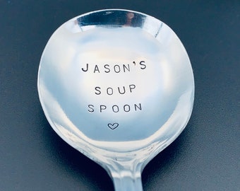 cuillère à soupe estampillée à la main / Souper Dad / Souper hero / Fête des Pères / cadeau pour papa / Cuillère à nouilles au poulet / Cuillère personnalisée / Cadeau de Noël