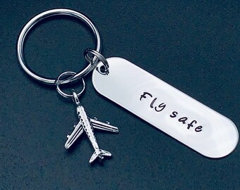 Llavero Fly Safe estampado a mano / Regalo para él-Regalo para ella / Regalo personalizado / Regalo del día de San Valentín / regalo de Navidad / mensaje seguro para volar / regalo de