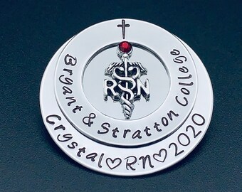 Personalisierte Pin für RN / BSN Pin / LPN Pin /Nurse Pin / Pflege Pin / Pflege Pinning Zeremonie / rn Pin / Lpn Pin / sie glaubte sie