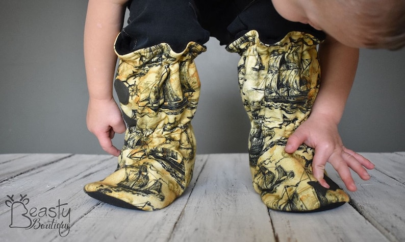 Baby and toddler overall outdoor booties PDF sewing pattern and tutorial ebook DIY mocs shoes slippers