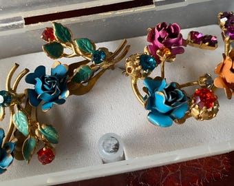 Conjunto de broche y pendientes de clip con flor de esmalte austriaco vintage y diamantes de imitación