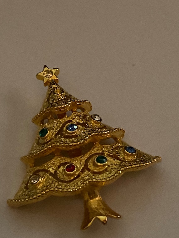 vintage  J&J Christmas tree pin  brooch in gold co
