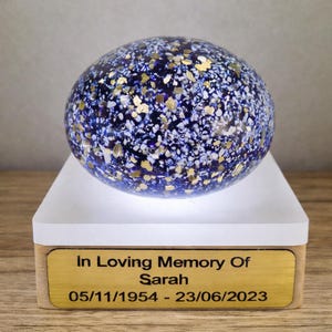 Memorial Ashes Glass Pebble: Cremation Keepsake with Golden Flakes