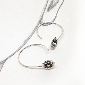 Open hoop earrings with sunflower in sterling silver, daisy earrings, tiny handmade nature earrings, cool earrings, italian jewelry image 3