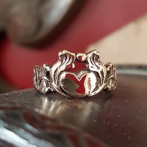 Gotischer oder viktorianischer antiker Heiliger Herzring, Damen- oder Unisex-Ring, Votivring, stapelbar, Milagro-Herz, Ex Voto, Claddagh