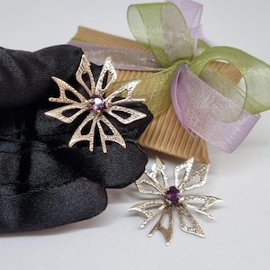 Besondere große Ohrstecker mit floralem Muster im Vintage-Stil der 1960er Jahre mit Amethysten, handgefertigt aus Bronze für Damen, hergestellt in Italien.