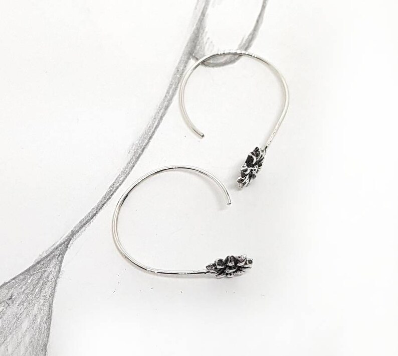 Open hoop earrings with sunflower in sterling silver, daisy earrings, tiny handmade nature earrings, cool earrings, italian jewelry image 4