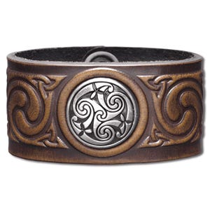 Bracciale in pelle 36 mm in pelle pieno fiore con spirali celtiche in rilievo e spirale celtica Concho con chiusura a scatto (senza nichel)