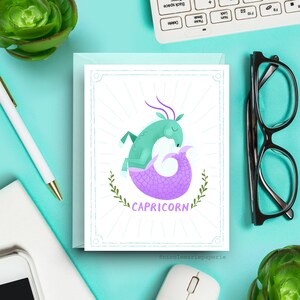 Tarjeta de cumpleaños del zodíaco Capricornio, símbolo de la cabra marina, homenaje al signo de la tierra, sobre azul claro incluido, saludo astrológico