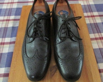 Mens Vintage Florshiem Black Wing Tipped Brogue Pebbled Leather Shoes Size 10 1/2 EEE - Excellent Vintage Condition