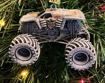 La décoration de Noël personnalisée Monster Jam détruit au maximum les machines avec de la neige