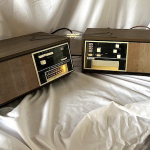 Belair 8 Track Player AM/FM Radio Model BHR 812 circa 1970
