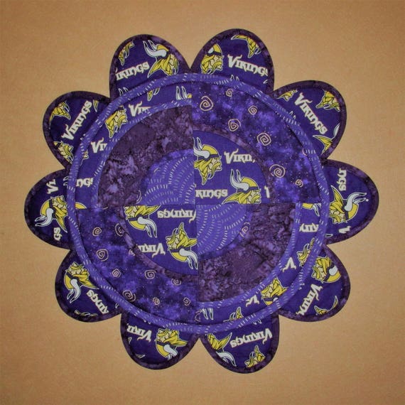 Minnesota Vikings Table Topper Nfl Table Decor Hostess Gift Etsy