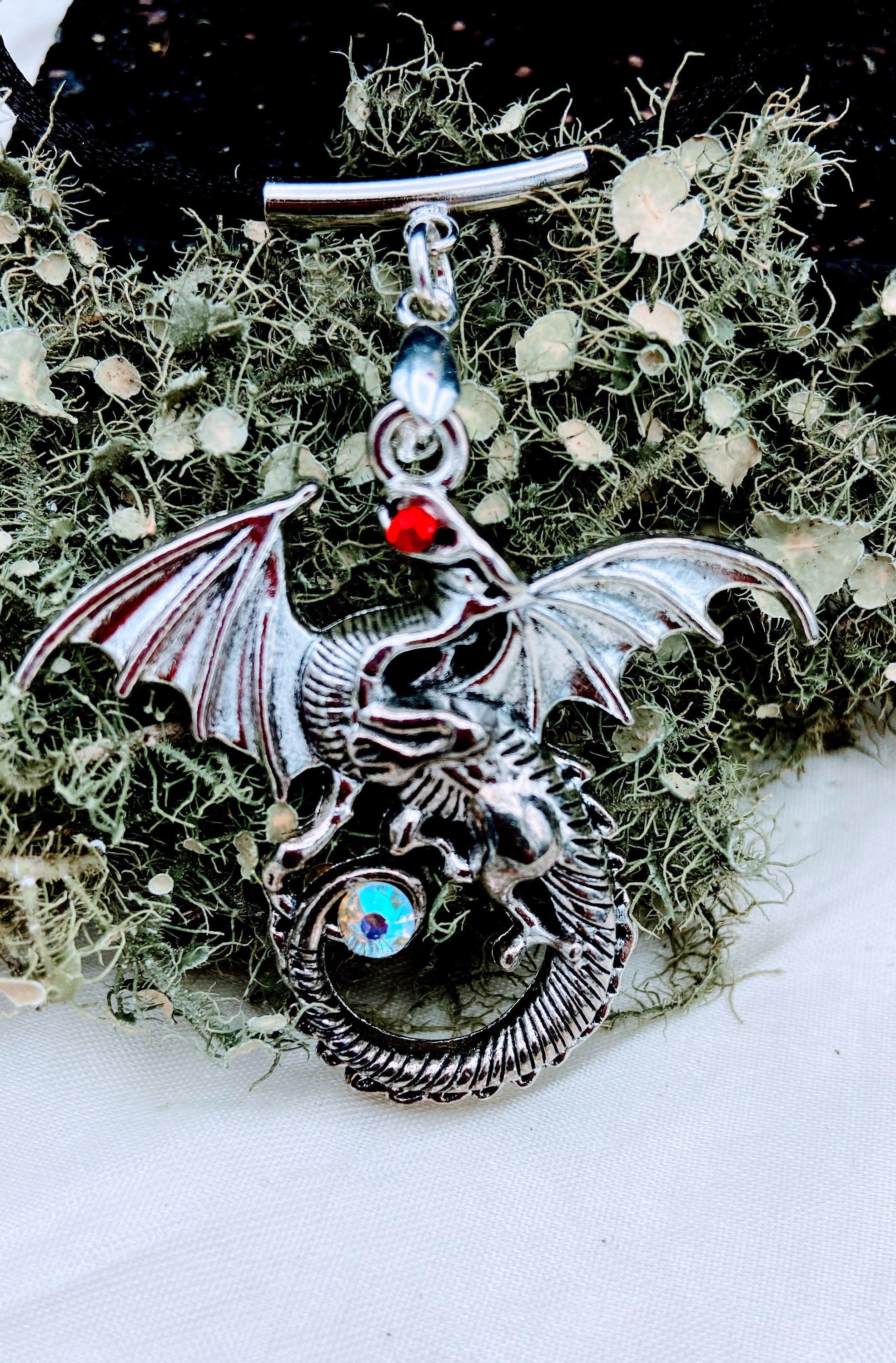 Dragon choker sale