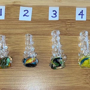 Soporte para puntas de tabaco de vidrio de 1/4” a 3/8”, para colocarlo en posición vertical, cómodo para los dedos, apto para el quinto bolsillo, abertura de 1/4” a 3/8” de diámetro, compatible con muchos pre-rolls.