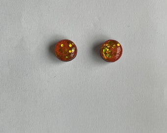 Handgjorda örhängen, handmade earrings, studs, wood, glitter studs, unique design