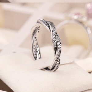 Clear CZ The Kiss Twist of Fate 925 Sterling Silver Stackable Ring 