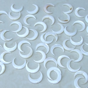 Five Freshwater Shell Beads, Double Horn, Crescent Moon Shell, Creamy White, 1mm Hole, Center Drilled, Shell Pendant, 10mm x 12mm