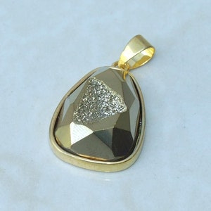 Gold Druzy Pendant, Agate Slice, Geode Pendant, Gemstone Pendant, Druzy Necklace, Druzy Quartz, Small Druzy Charm,  17mm x 21mm - 8234